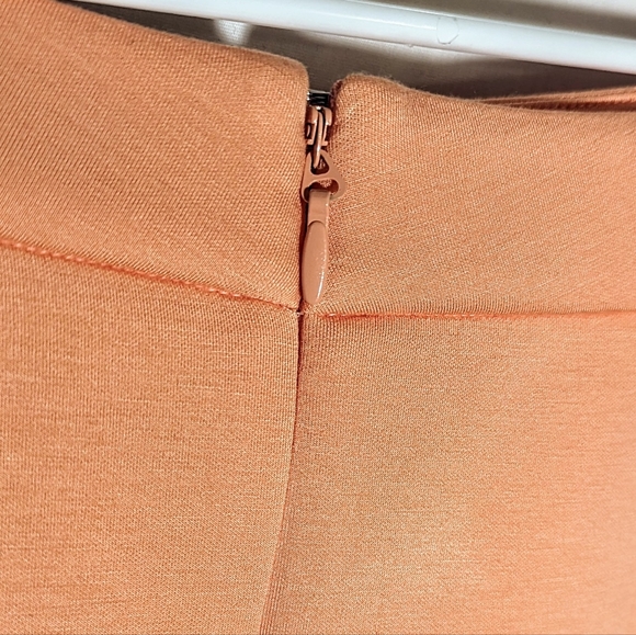 Jluxlabel Roxanne Peach Pencil Skirt with Thigh High Slit Size Medium NWT - Picture 7 of 7